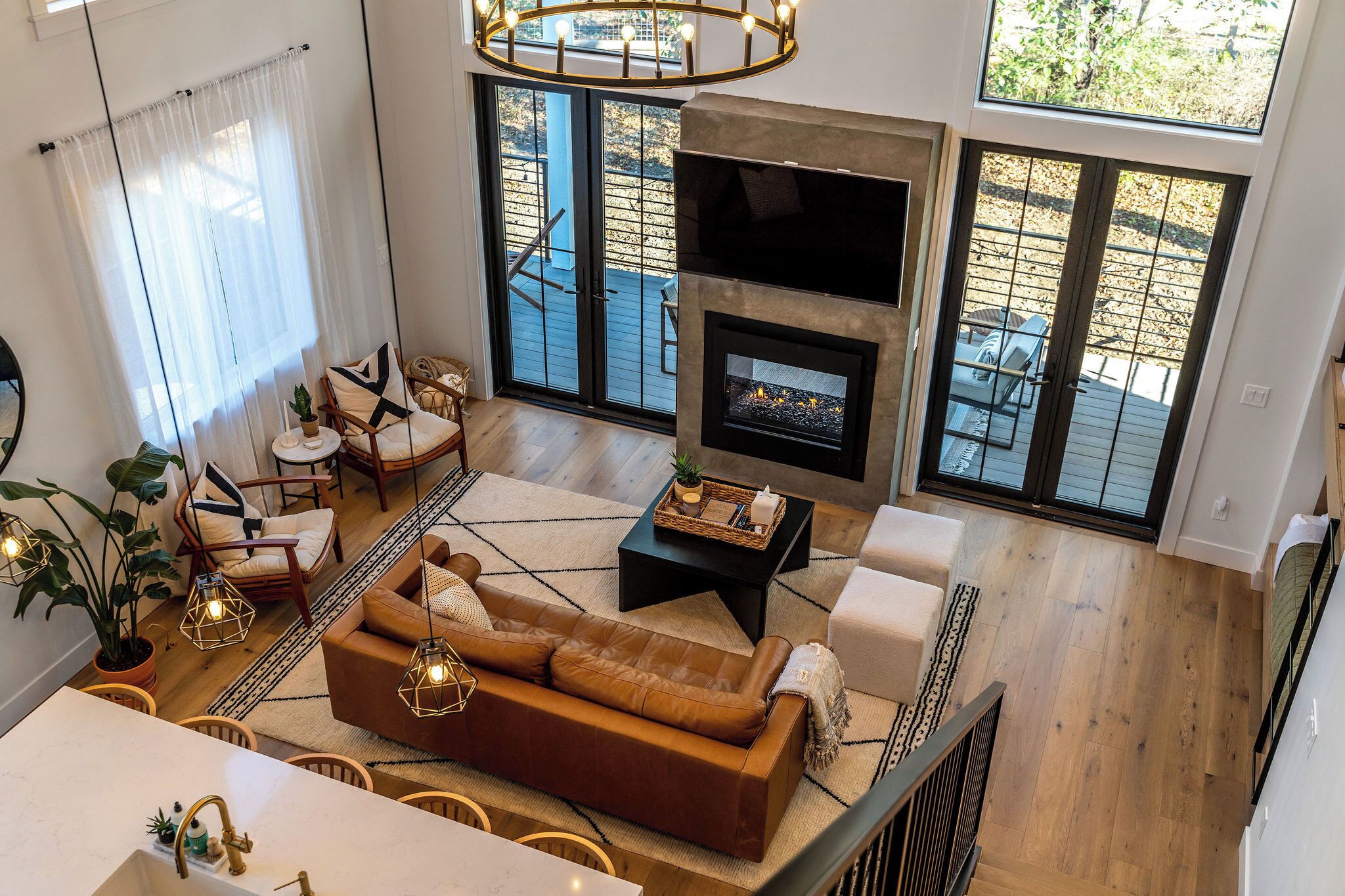 Smart TV, fireplace, books, computer monitors