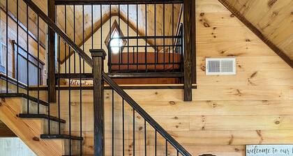 Charming 2-BR 1BA with private hot tub near McLemore, Cloudland Canyon State Pk.