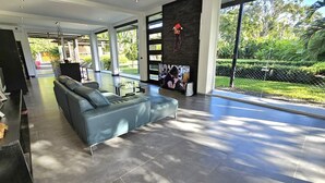 Unclassified image, 2 of 9, button - Luxury Villa with AC & pool, minutes from National Park entrance & beach (Cahuita)