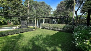 Exterior - Luxury Villa with AC & pool, minutes from National Park entrance & beach (Cahuita)