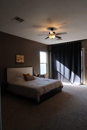 4 bedrooms, WiFi, bed sheets - QUIET and SPACIOUS full house in Northern Phoenix. (Phoenix)