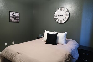 4 bedrooms, WiFi, bed sheets
