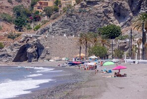 Plage à proximité, chaises longues