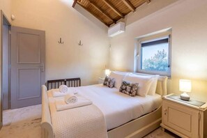 2 bedrooms, iron/ironing board, Internet, bed sheets