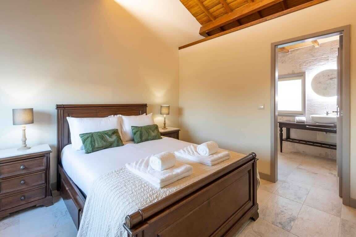 2 makuuhuonetta, silitysrauta/-lauta, internet, vuodevaatteet