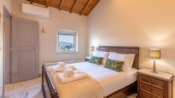 2 soverom, strykejern/-brett, internettilgang og sengetøy