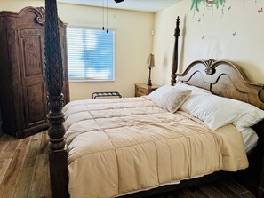 3 bedrooms, iron/ironing board, WiFi, bed sheets - 3-bedroom house in phenomenal Orlando with WiFi, AC,Jacuzzi and Billiards Table  (Orlando)