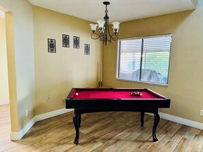 Games room - 3-bedroom house in phenomenal Orlando with WiFi, AC,Jacuzzi and Billiards Table  (Orlando)