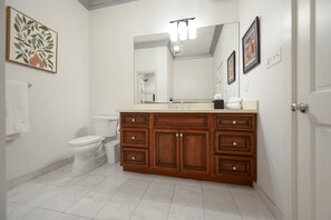 Bruser, hårtørrer, håndklæder, Shampoo