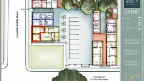 Un plan d’étage d’hôtel où les chambres portent le nom de personnalités et de rues célèbres, et où l’on trouve notamment une chambre avec un lit « king size », une chambre avec un lit « queen size » et une chambre « King Oller ».