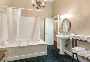Shower, jetted tub, hair dryer, towels - Armstrong Collection, 5 Guest Houses, Sleeps 28 (New Orleans)