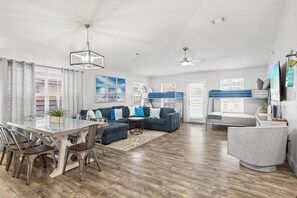 Smart TV, video games - Entire Home Beach Access -Sleeps 11 -Private LARGE POOL - GOLF CART -Pets OK (Miramar Beach)