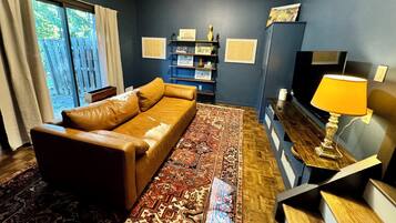 Televisión y chimenea