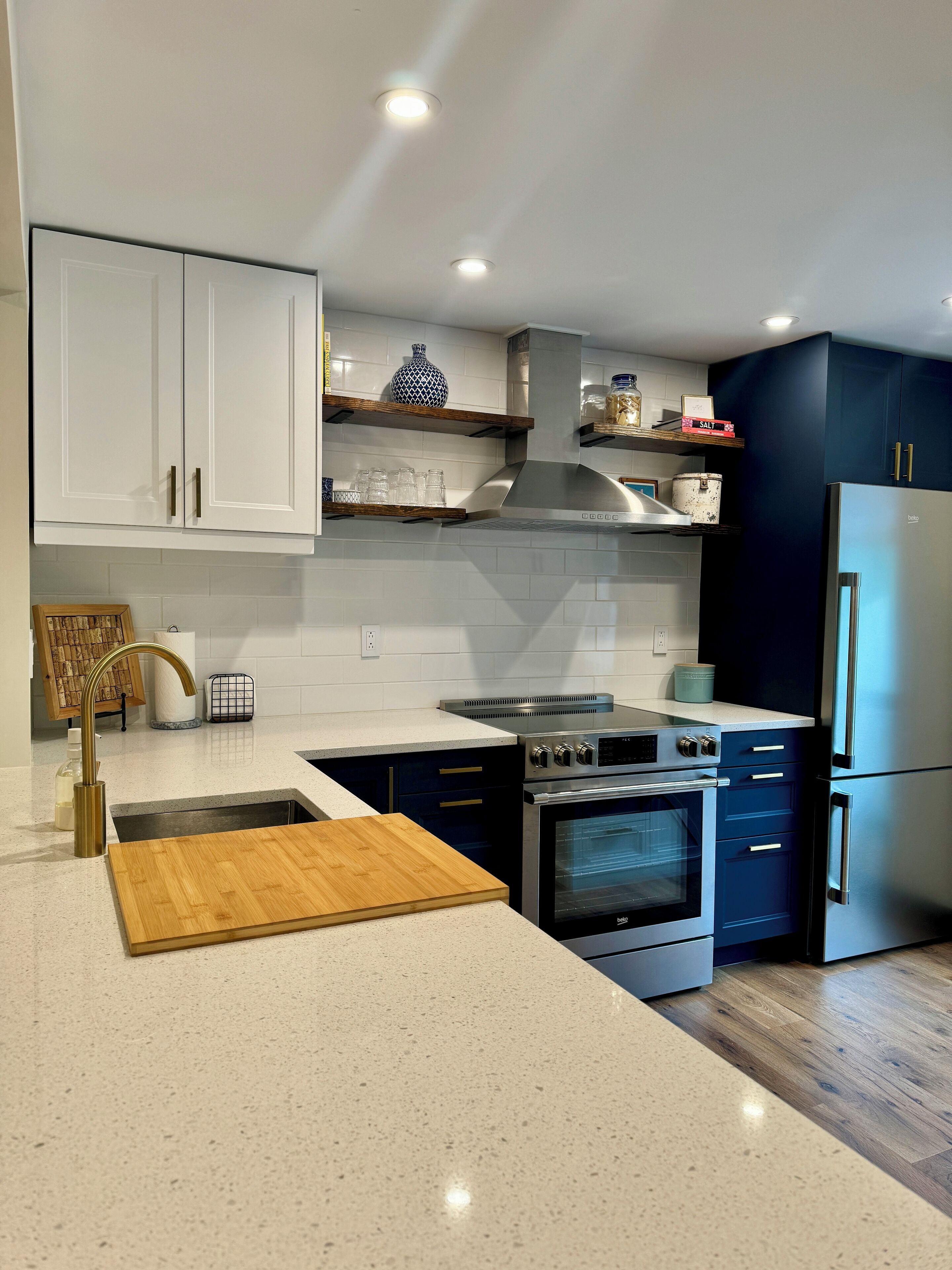 Microondas, horno, parrilla de estufa y lavavajillas 