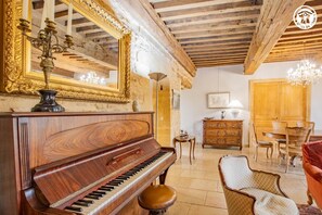 Interior - Domaine de La Tour (CHAMPLECY)