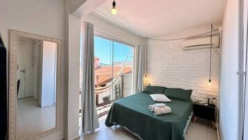 Quarto casal conforto de uso individual, vista para a lagoa (101) | Wi-Fi de cortesia, roupa de cama