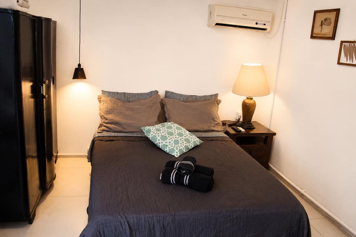 Wifi gratis y ropa de cama