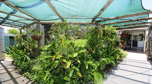 Charming 2-bedroom house in Buxton with WiFi and AC