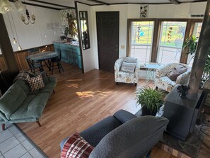 Smart TV, fireplace