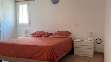 1 chambre, fer et planche Ă  repasser, draps fournis