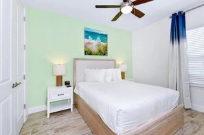 4 chambres, bureau, fer et planche à repasser, lit parapluie