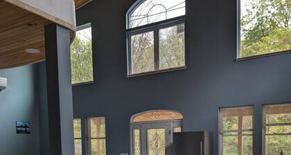 Nature Lover’s Hideaway: Family and Pet-Friendly Retreat in the Heart of Naples