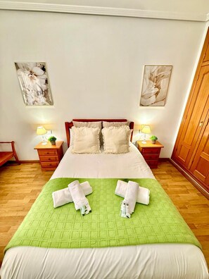 2 bedrooms, iron/ironing board, free WiFi, bed sheets - 2 Bedroom Apartment in Puerto Marina (Benalmádena)