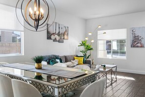 Interior - Tranquility Meets Adventure in the Heart of the Desert Near Events & Attraction (Coachella)