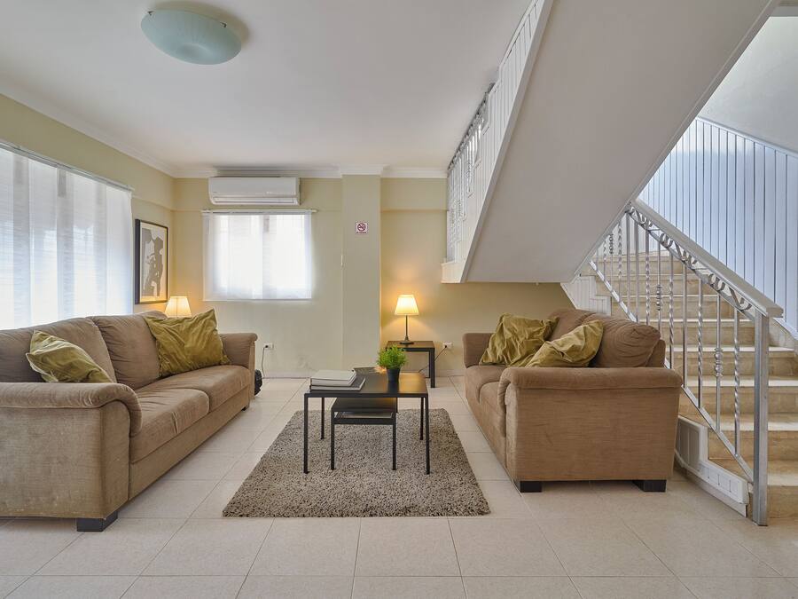 Cobertura clássica, 4 quartos, vista para a cidade, na torre | Área de estar | Smart TV 50 polegadas com canais a cabo