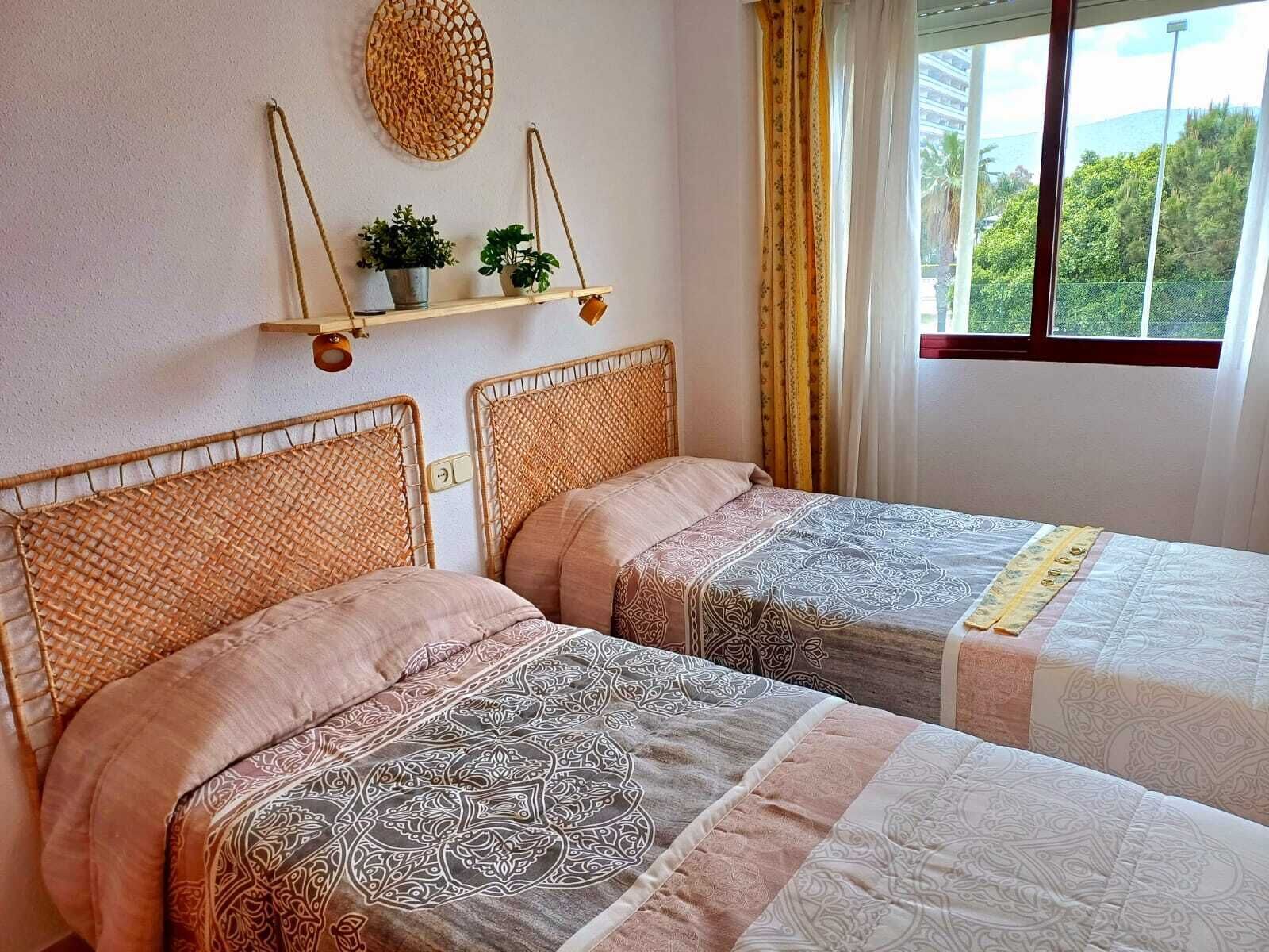 3 chambres, fer et planche à repasser, Wi-Fi, draps fournis