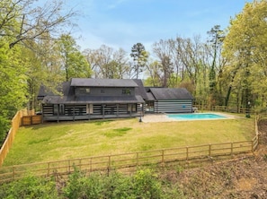 Exterior - Lakeside Cabin minutes from major wedding venues - POOL and 10 person swim spa (Harrison)