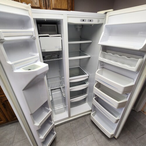 Spacious Ample Parking Across from shops & Fast Food. Multiple Family Friendly