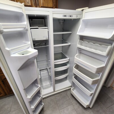 Spacious Ample Parking Across from shops & Fast Food. Multiple Family Friendly