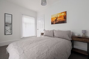 3 bedrooms, desk, iron/ironing board, WiFi