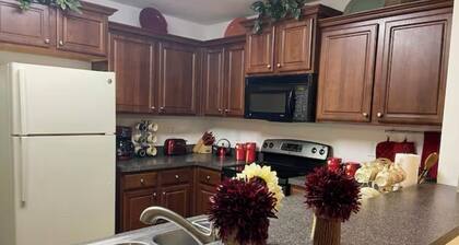 Charming 3-bedroom townhome in Morrow with AC, WiFi.