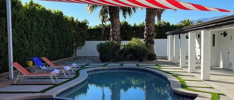 حمّام سباحة خارجي، حمّام سباحة مُدفَّأ