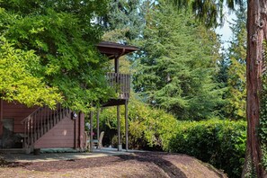 Property grounds - Convenient Bellevue 2 BR 2 Bath Lakeview House (Bellevue)