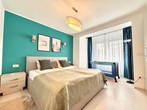 1 bedroom, in-room safe, desk, iron/ironing board