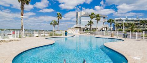 Alberca techada y alberca climatizada