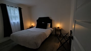 La chambre Principale à l'étage, idéal pour vos moments chaleureux