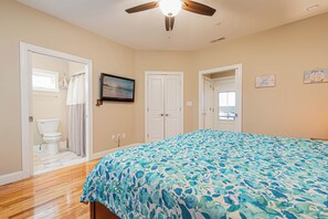 4 bedrooms, iron/ironing board, WiFi