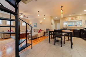 Living area - New modern beach home, walk to the beach! (Ocean City)