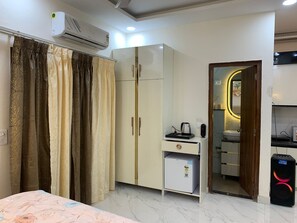 1 habitación, tabla de planchar con plancha, wifi y ropa de cama