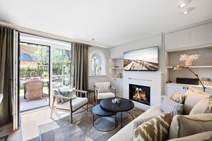 Unclassified image, 2 of 44, button