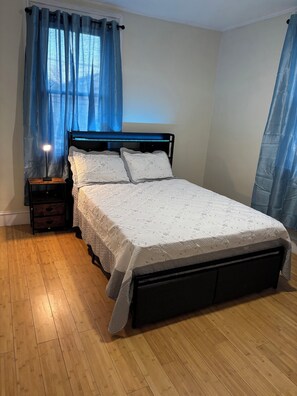 4 bedrooms, desk, free WiFi, bed sheets