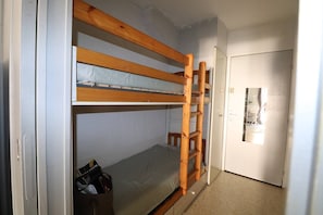 1 bedroom - Studio Cabin Ponant parking and balcony (LA GRANDE MOTTE)