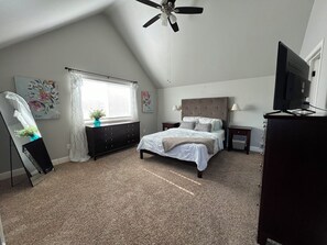 3 bedrooms, desk, iron/ironing board, free WiFi - Quiet Cul-de-sac Wine Country Home in Santa Rosa with AC, WiFi (Santa Rosa)