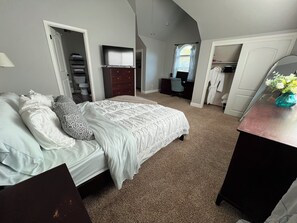 3 bedrooms, desk, iron/ironing board, free WiFi