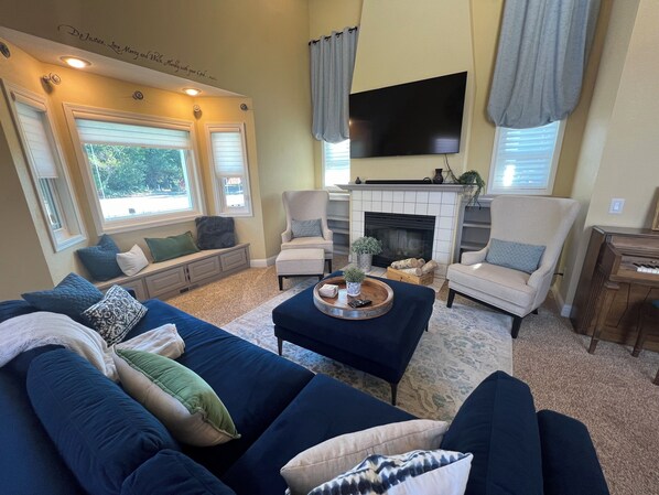 Smart TV, fireplace, computer monitors, printers