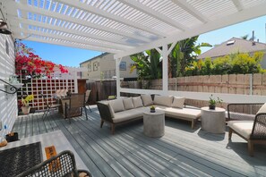 تناول الطعام بالخارج